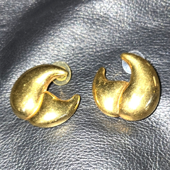 Authentic Original Vintage Style Jewelry - Gold balloon type vintage 60's pierced earrings